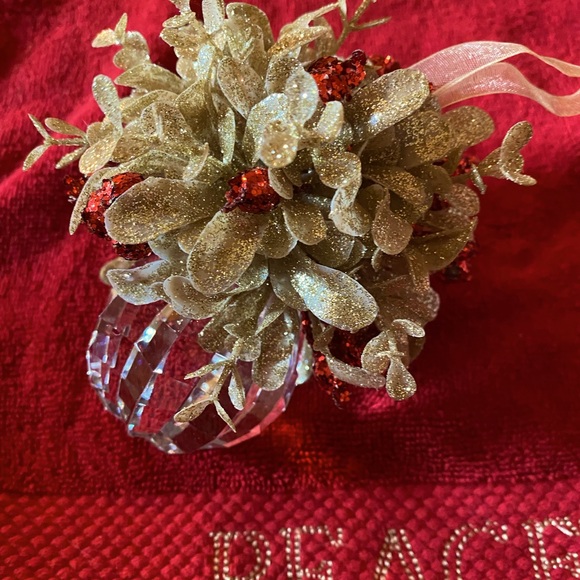 Chrystal Kissing Ball by RAZ - Picture 3 of 6